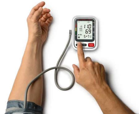 Ciśnieniomierz naramienny KARDIO-TEST MEDICAL KTB-02 z zasilaczem USB, wykrywa arytmię, pamięć 2x99