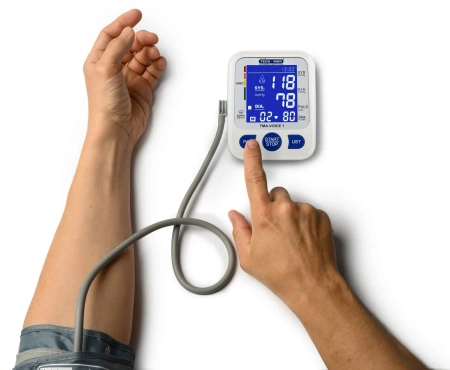 Ciśnieniomierz TMA-VOICE 1 TECH-MED z funkcją mowy, pamięć 2x30, wykrywa arytmię, zasilacz